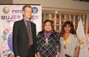 Olivia Bautista Carranza: connotada psicóloga recibió la Medalla de ‘La Musa de Diamante Premio Internacional 2025’