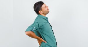 Dolor crónico de espalda: la importancia de una evaluación neurológica a tiempo