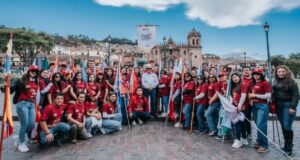 Cusco realizó multitudinario corso por el Día Muncial del Turismo