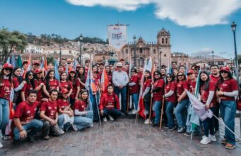 Cusco realizó multitudinario corso por el Día Muncial del Turismo
