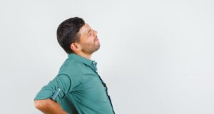 Dolor crónico de espalda: la importancia de una evaluación neurológica a tiempo