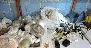 INPE: Agentes penitenciarios incautan 1500 ketes de drogas y nueve celulares en penal Castro Castro