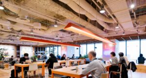 Oficinas que aprenden: la inteligencia artificial redefine el espacio de trabajo en Perú