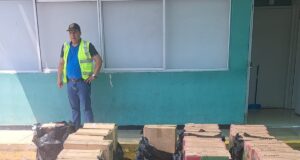 TRAÍAN MÁS DE 350,000 CIGARRILLOS A LIMA ESCONDIDOS EN CAMIÓN DE BASURA