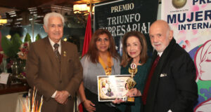 Lic. Teresa Herrera Valdizán: fue distinguida con «La Musa del Diamante 2025″(VIDEO)