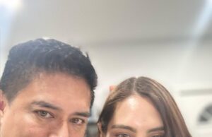 Jimmy Sandhaus recibe saludo de Emilio Estefan y celebra el éxito de su hija en el New York Fashion Week 2026