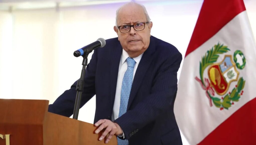 Julio Velarde: “Sistema de pensiones debe ser obligatorio y en cuentas individuales”