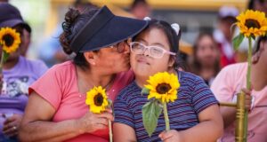 Midis: por el día Internacional de la Lengua de Señas, ministra Montellanos lideró actividad “Gestos que Florecen Contigo” en Chiclayo