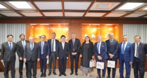 Italia refuerza su apoyo a Taiwán y plantea enviar buques al Estrecho para defender la libertad de navegación