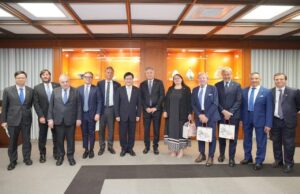 Italia refuerza su apoyo a Taiwán y plantea enviar buques al Estrecho para defender la libertad de navegación