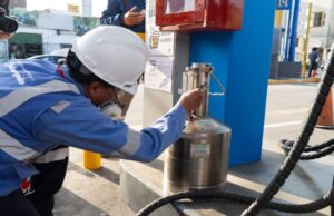 Osinergmin fiscalizó la calidad y cantidad de combustible en grifos de Lima