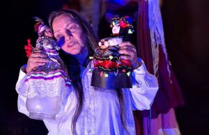 Flor Castillo estrena unipersonal «Wañuy Nisqa: Muerte de ovarios / Muerte de origen / Muerte de vientre»