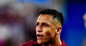 Alexis Sánchez marcó su primer gol con Sevilla y cortó una larga sequía en el triunfo ante Alavés 2–1