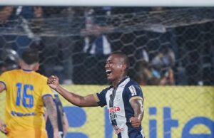 Alianza Lima goleó a Comerciantes Unidos 4-0 y sigue en la lucha por el Clausura