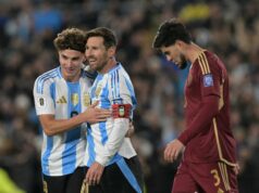 Argentina goleó a Venezuela 3-0 con dos goles de Messi y uno de Martínez