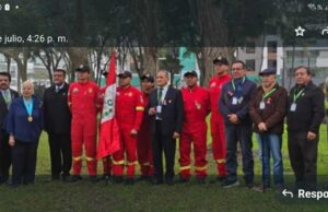 Junta Vecinal Comunal SS 12C de San Borja presente en Izamiento del Pendón Nacional