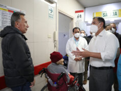 Ministro Jorge Figueroa realiza visita inopinada al Hospital Santa Rosa y constata atención a pacientes
