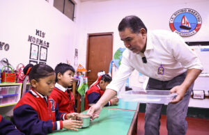 Ministro de Educación supervisa entrega de desayunos escolares a niños de educación inicial en colegio del Callao