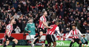 Liverpool en caída libre en la Premier League al perder su cuarto partido ante Brenford 3-2