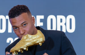 Kylian Mbappé recibió bota de oro y todo el club Real Madrid lo celebra