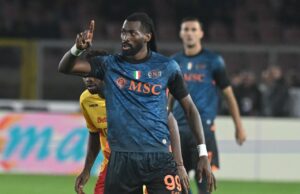 Napoli venció al Lecce 1-0 como visitante y es líder en solitario del Calcio Italiano