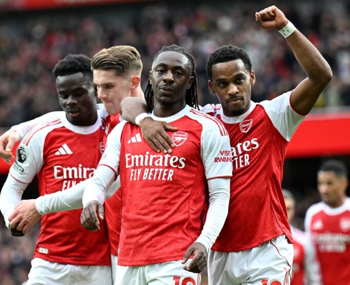 Arsenal firme en la punta de la Premier League a derrotar a Crystal Palace 1-0 con gol de Eze