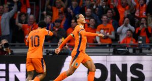 Países Bajos goleó a Finlandia 4-0 y mantiene primera opción de ir directo al Mundial 2026