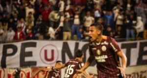 Universitario vencio a Alianza Atlético 2-0 en Trujillo y cada vez más cerca el Clausura y el Tricampeonato