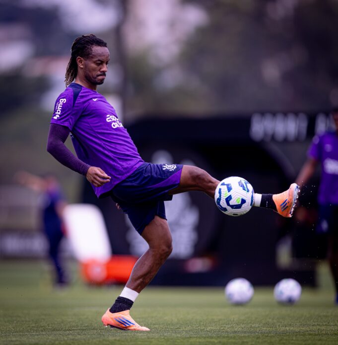 André Carrillo listo para reaparecer en Corinthians tras recuperarse de su lesión de ligamentos