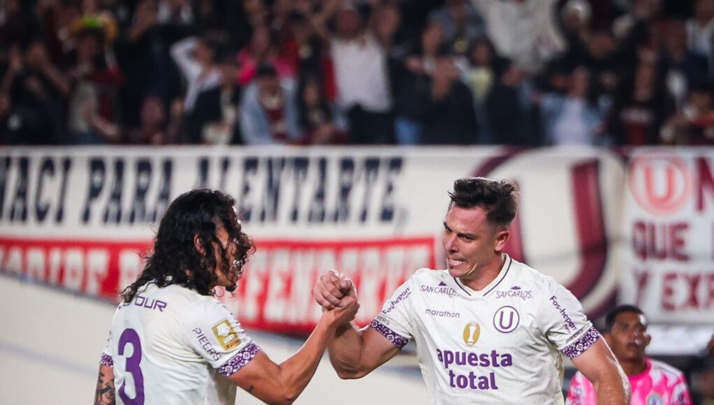 Universitario goleó a Juan Pablo II por 3-0 y avanza firme a lograr el Tricampeonato