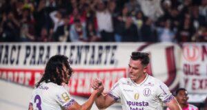 Universitario goleó a Juan Pablo II por 3-0 y avanza firme a lograr el Tricampeonato