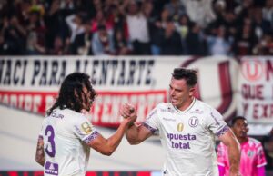 Universitario goleó a Juan Pablo II por 3-0 y avanza firme a lograr el Tricampeonato