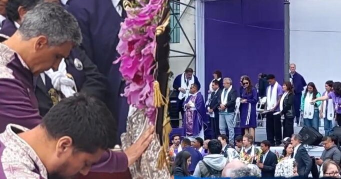 Universitario y Alianza Lima  rindieron  homenaje al Señor de los Milagros