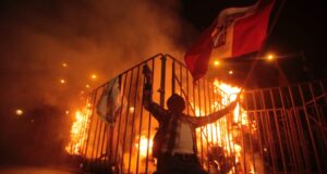 Marcha de «Generación Z» termina en violencia con participación de caviares, artistas y personas mayores