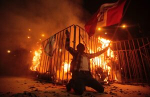 Marcha de «Generación Z» termina en violencia con participación de caviares, artistas y personas mayores