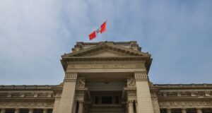 Juez reabre buena pro millonaria a empresas con antecedentes de corrupción a pesar de alerta de Contraloría