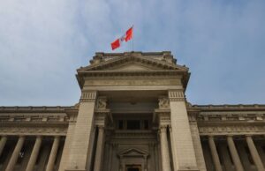 Juez reabre buena pro millonaria a empresas con antecedentes de corrupción a pesar de alerta de Contraloría