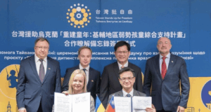 Ministro de Relaciones Exteriores Lin presencia firma de acuerdo con Ucrania en apoyo a niños