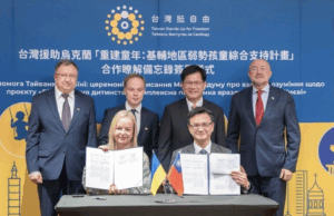 Ministro de Relaciones Exteriores Lin presencia firma de acuerdo con Ucrania en apoyo a niños