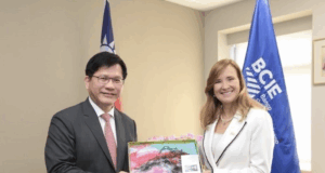 Ministro de Relaciones Exteriores Lin asiste a la gran inauguración de la nueva oficina del BCIE