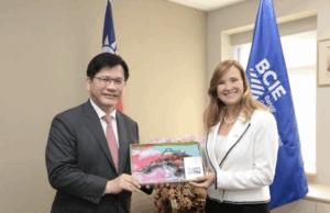 Ministro de Relaciones Exteriores Lin asiste a la gran inauguración de la nueva oficina del BCIE