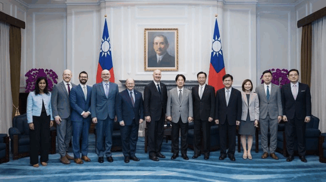 (Foto cortesía de la Oficina Presidencial)