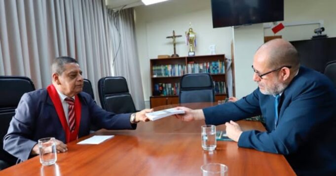 Encuentro institucional entre la Corte de Loreto y el Fuero Militar Policial para impulsar capacitación conjunta