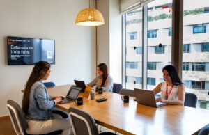 LA FLEXIBILIDAD LABORAL SE CONSOLIDA EN PERÚ: MÁS DEL 50% DE LOS PROFESIONALES ELIGE COMBINAR CASA Y OFICINA