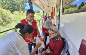 Ucayali: Pensión 65 atiende a usuarios de 12 comunidades nativas a bordo de una embarcación fluvial