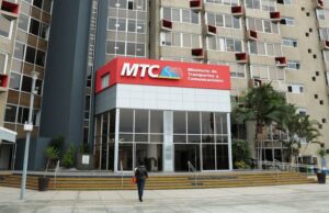 Sigue el festín de puestos de prensa en el gobierno