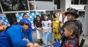 ¡Cuidado en Halloween! EsSalud te enseña qué hacer ante atragantamientos, caídas e intoxicación infantil