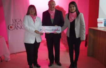 La Liga Contra El Cáncer se ilumina de rosa