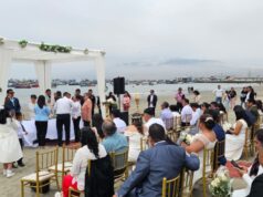 50 parejas sellaron su amor a orillas del mar de Ancón en matrimonio civil comunitario gratuito