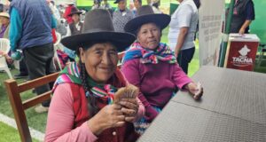 Pensión 65: miles de usuarios cobran la subvención utilizando tarjetas de débito en agentes y cajeros Multired en todo el país